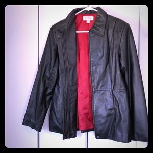 Beautiful & timeless fitted leather jacket